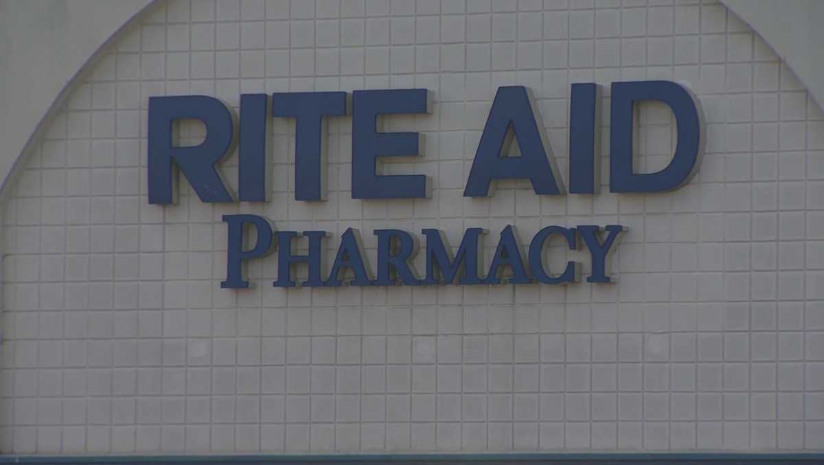 Grocery retailer Albertsons to buy drugstore chain Rite Aid