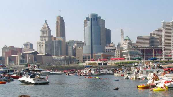 Thousands of people enjoying Sunday's Riverfest - Vimarsana News