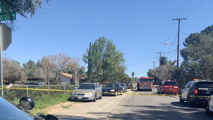 pilot-dead-after-small-plane-crashes-into-riverside-backyard