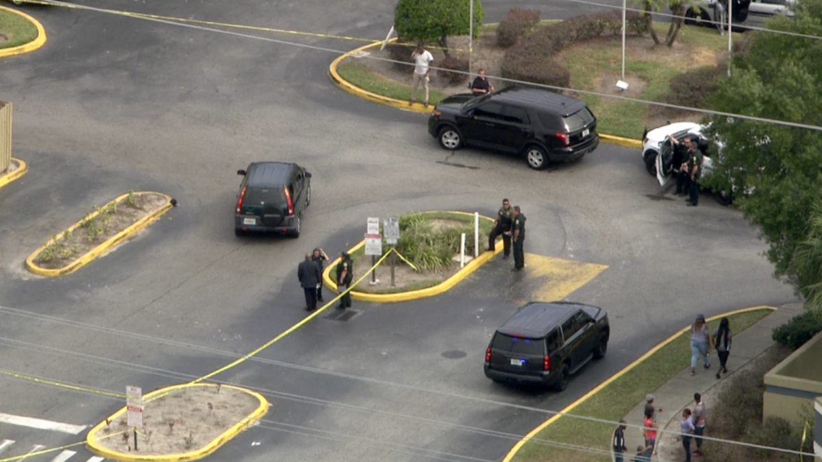 Security guard detains gunman after shots fired at Orange County apartments