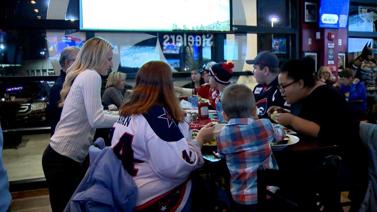 RMU celebrates after university reinstates ice hockey programs