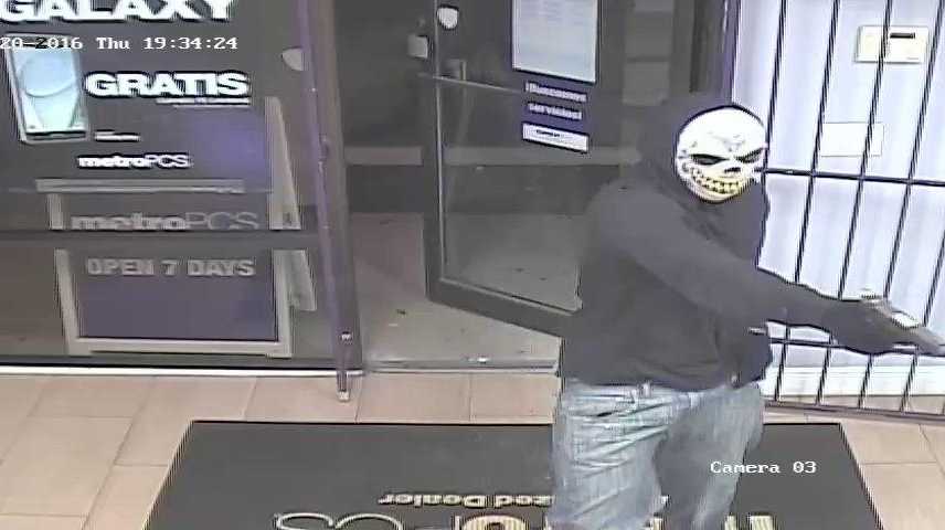 Clerk shot during armed robbery, deputies say