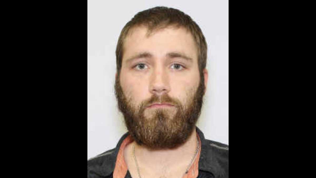 Police search for armed suspect in Calhoun Falls, officers say