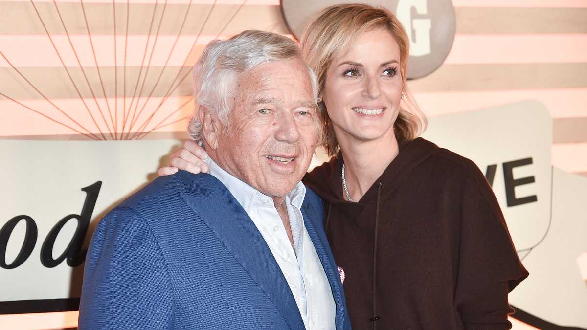 Reports Patriots owner Robert Kraft engaged to Dr. Dana