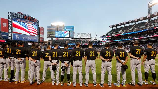 Pittsburgh Pirates, New York Mets players, coaches to all wear No. 21 on  Roberto Clemente Day - ESPN