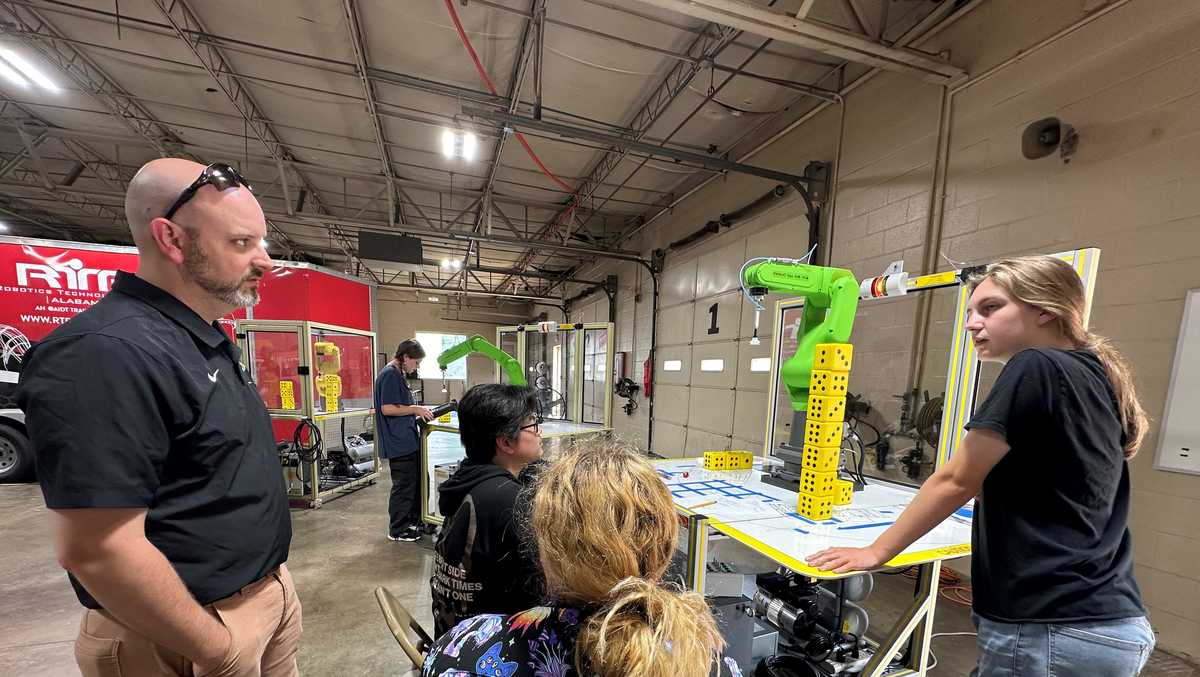 Alabama students learning the basics at robotics camp