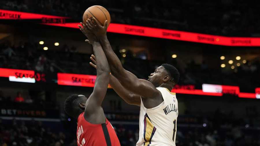 new orleans pelicans forward zion williamson (1) goes to the basket against houston rockets forward usman garuba in the first half of an nba basketball game in new orleans, saturday, nov. 12, 2022. (ap photo/gerald herbert)