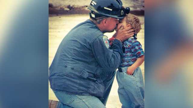 Rockie Yardley kisses his son Max at the Oklahoma City bombing site.