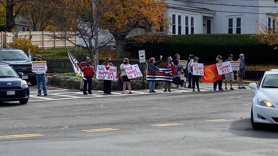 Crowd expressing support for Rockport Fire Department