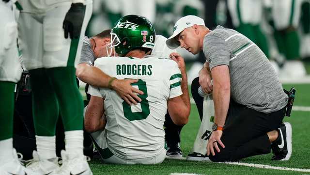 Aaron Rodgers leaves Jets debut early with injury - Vimarsana News