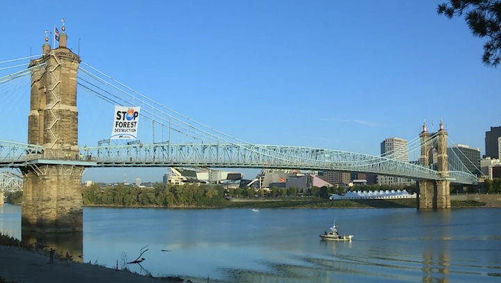 Bridge connecting Kentucky to Cincinnati closed due to apparent protest