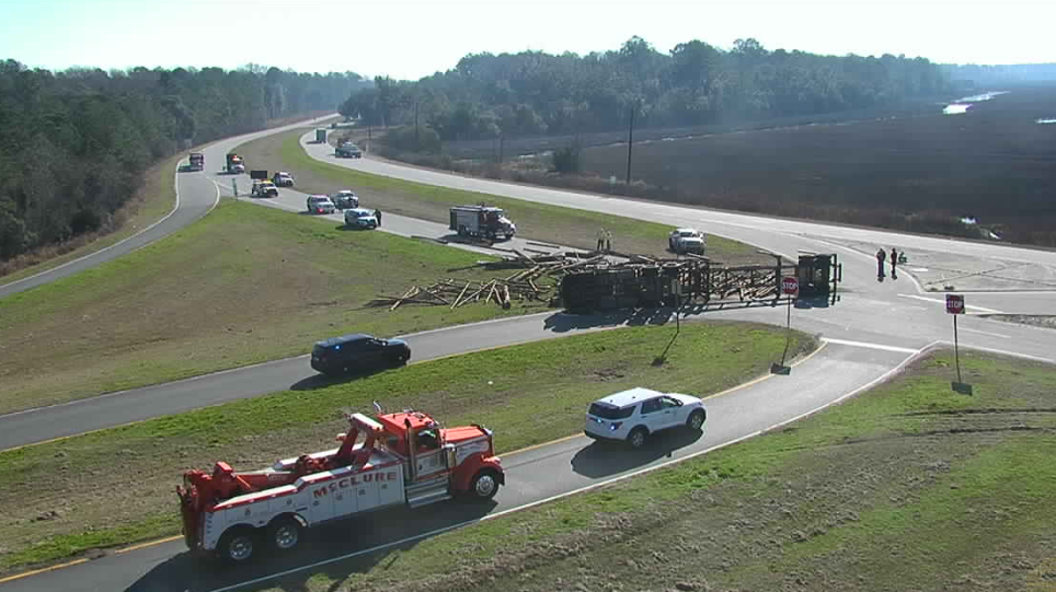 Beaufort County Tractor trailer rollover crash closes lanes