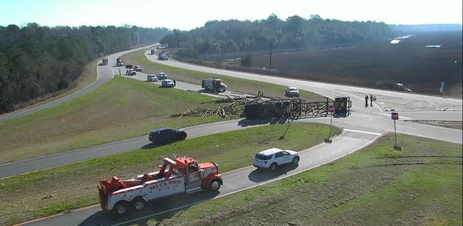 Beaufort County Tractor trailer rollover crash closes lanes