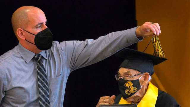 96-year-old veteran graduates high school - Vimarsana News