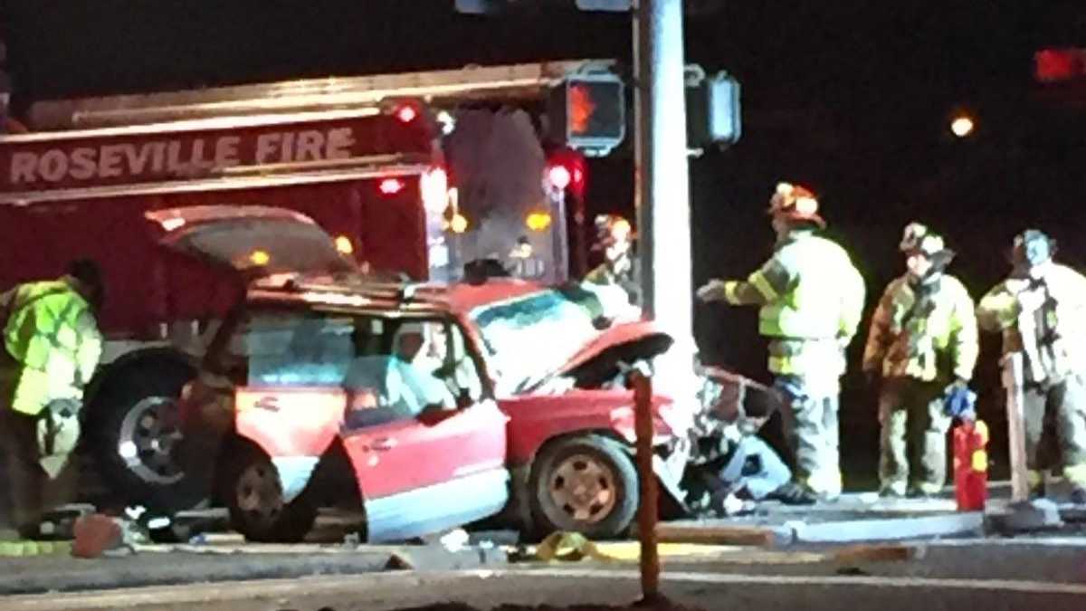 Woman Dies After Car Crashes Into Roseville Traffic Signal 4464