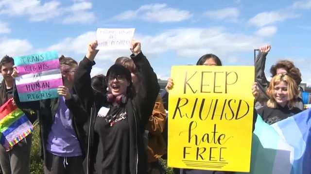 Roseville students protest school district over canceled drag show - Vimarsana News
