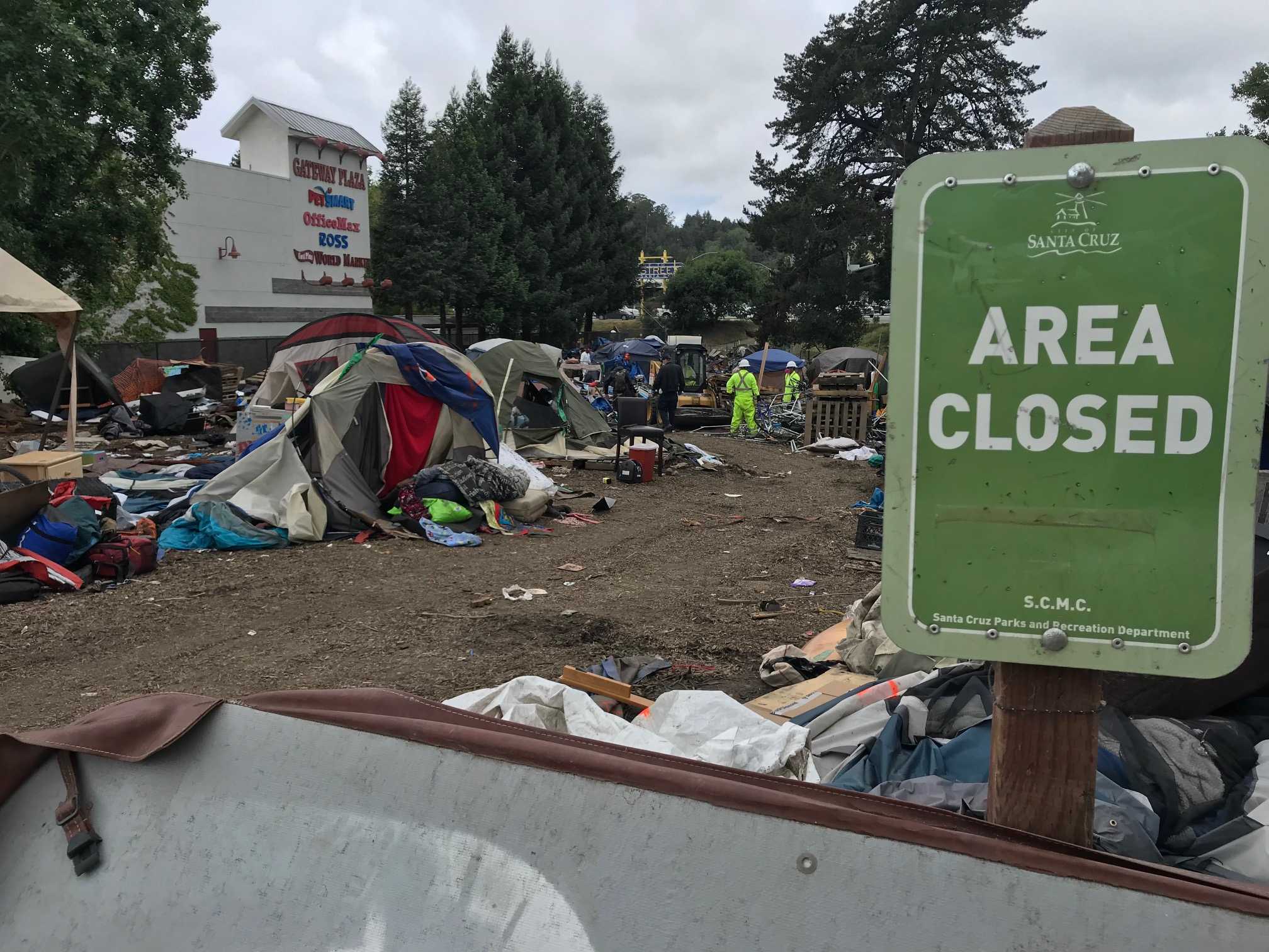 Former Santa Cruz homeless camp clear of people but not empty of