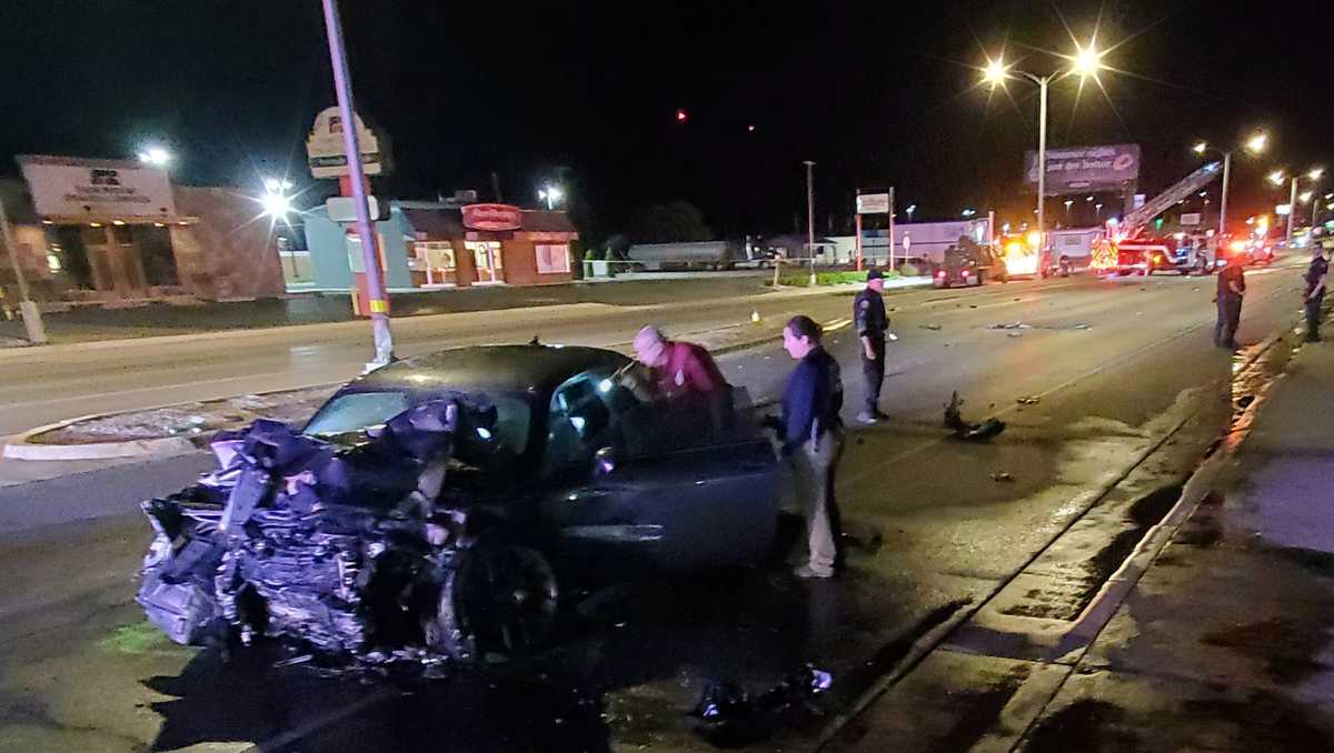 3 killed in a fiery crash at a Roswell intersection