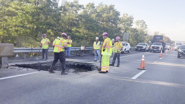 Sinkhole on Route 24 contributes to evening traffic - Vimarsana News