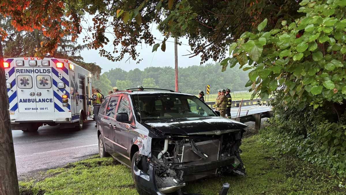1 person injured in head-on crash in Lancaster County, Pa.