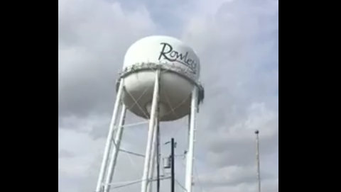 Workers topple Dallas-area water tower damaged in tornado