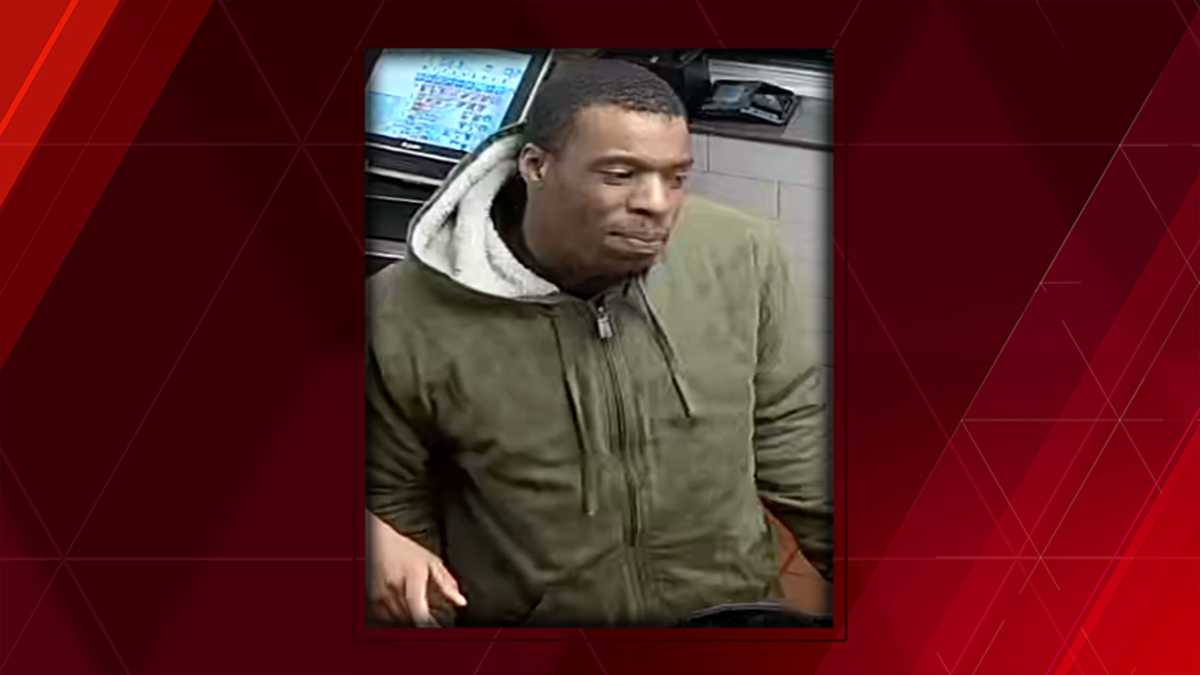 Man breaks into McDonald’s, steals food after confronting staff Man breaks into McDonald’s, steals food after confronting staff