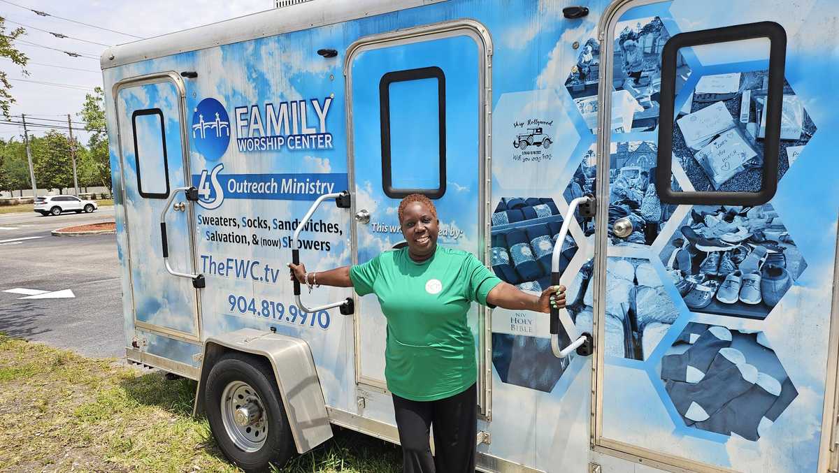 Florida non-profit gets new mobile shower for community