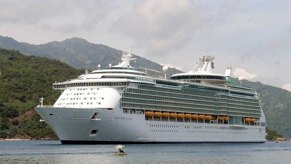 Royal Caribbean sends cruise ship to help Puerto Rico