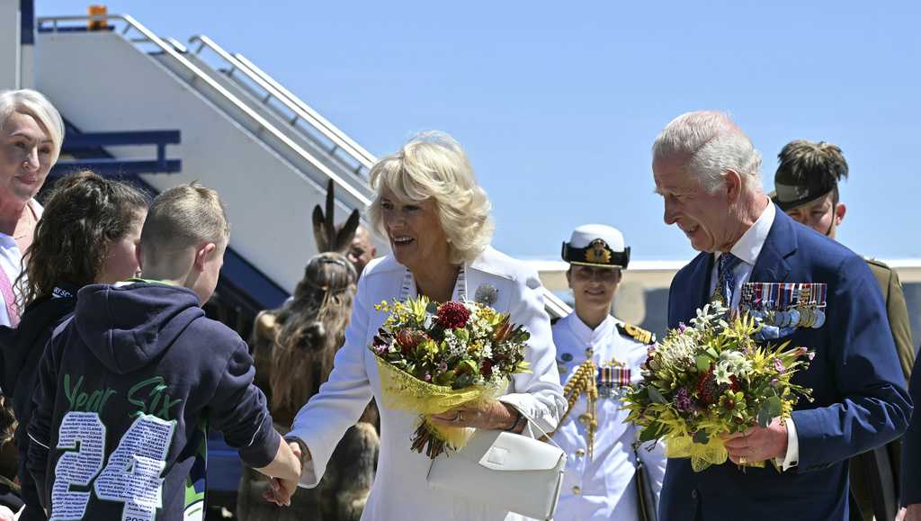 King Charles and Queen Camilla lay wreaths at Australian War Memorial
