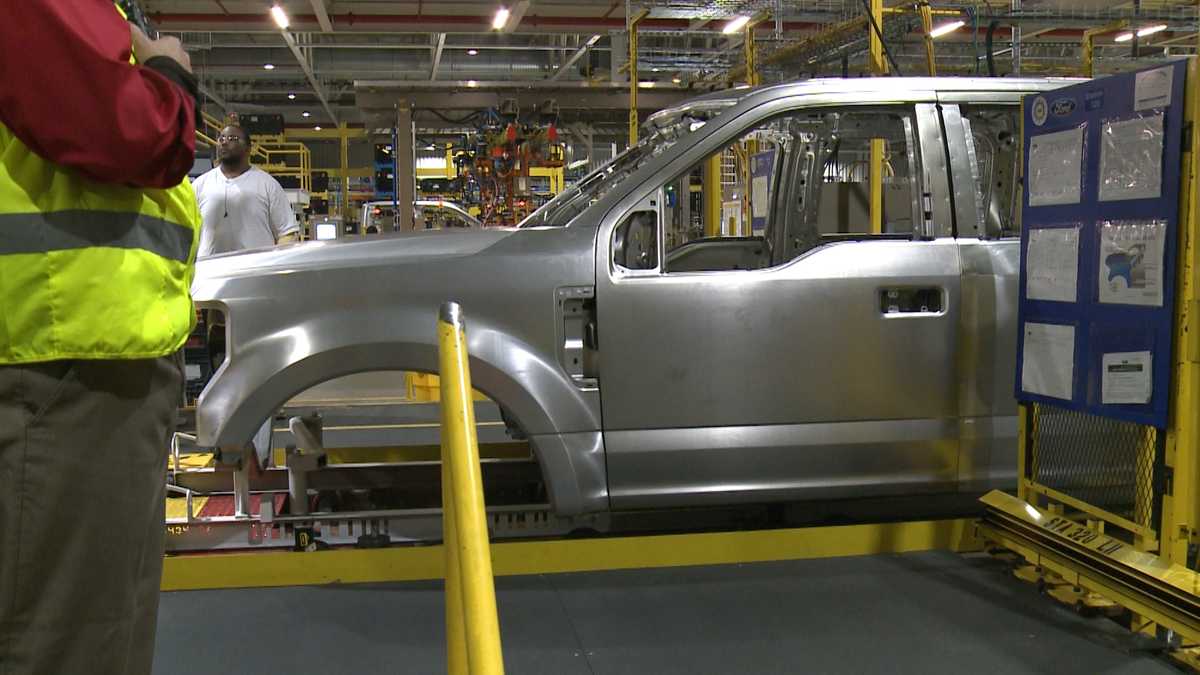 IMAGES Kentucky Truck Plant launches 2017 Super Duty