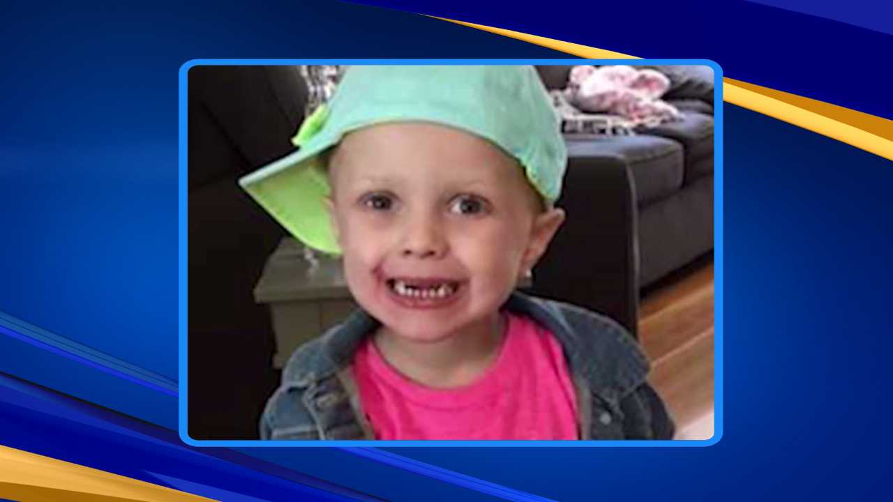 Police Delivering Christmas Cards To Little Girl Battling Cancer