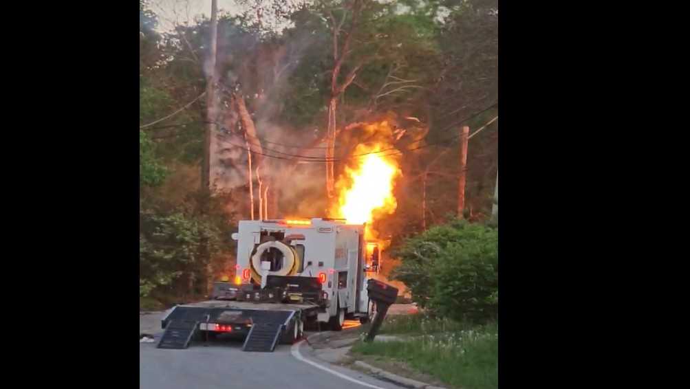 Gas main rupture ignites fire in Kansas City, injuring two workers