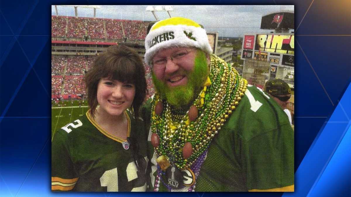 Green Bay fan sues over Bears' sideline ban on Packers gear