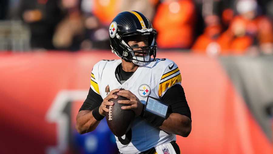 Steelers' Russell Wilson back in playoffs trying to focus on present, not  future