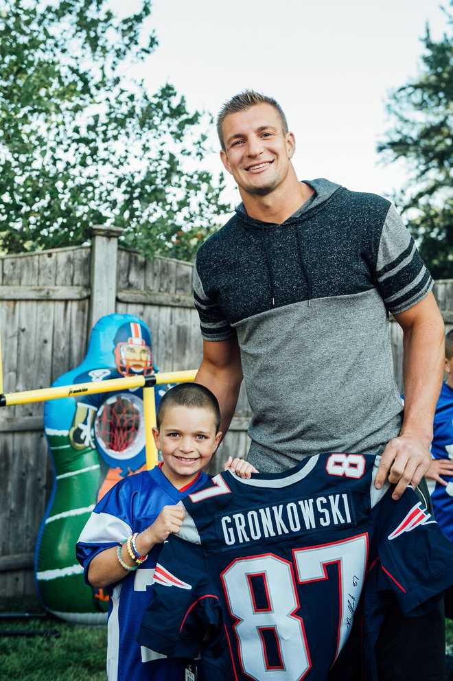 Gronk helps make boy's Make-A-Wish dream come true
