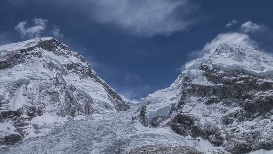Glacier melt on Everest exposes dead bodies