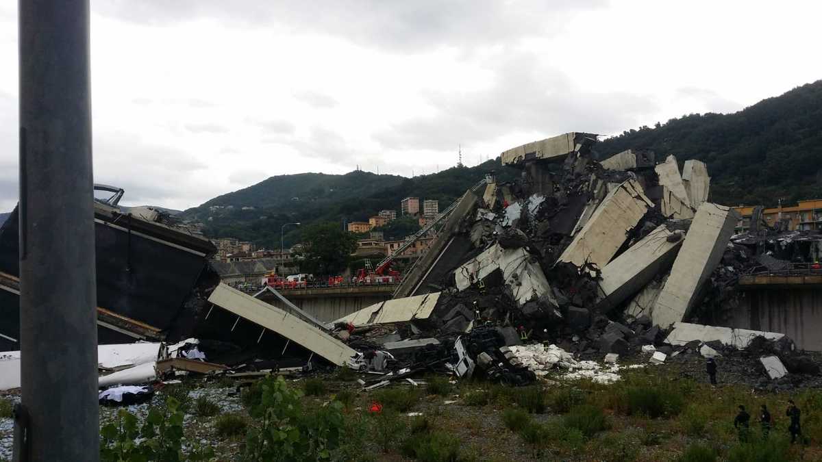 Moment of Italian bridge collapse caught on camera