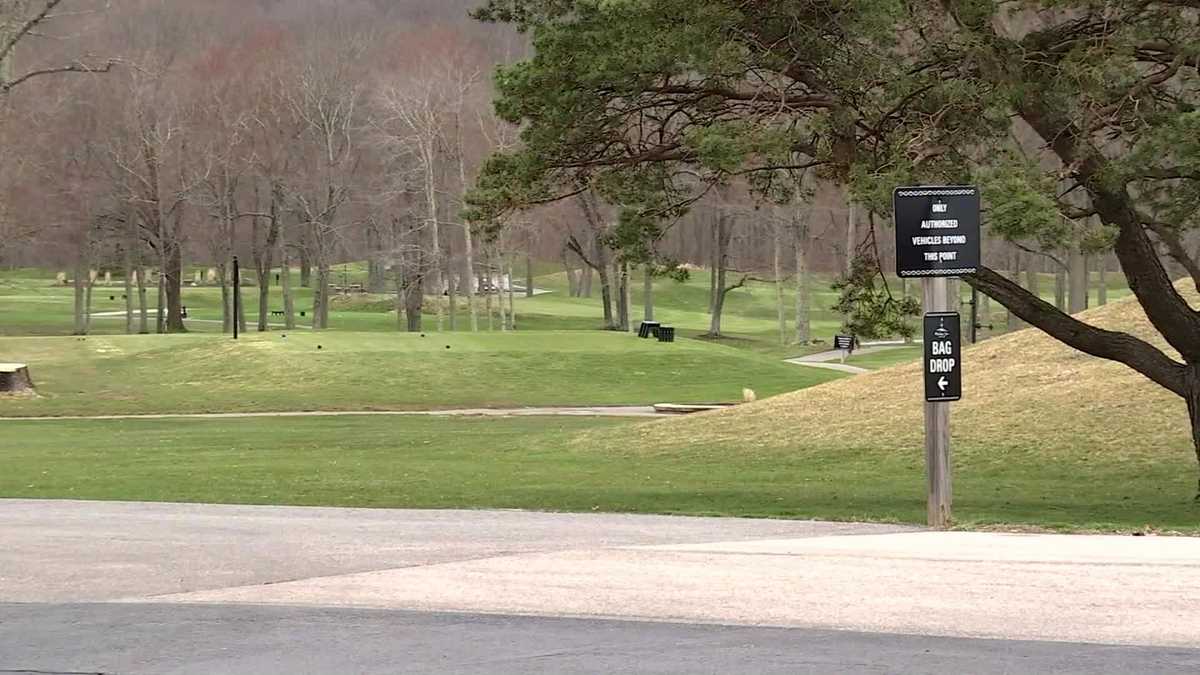 It Jumped On His Back Bobcat Attacks Golfer On Connecticut Golf Course 