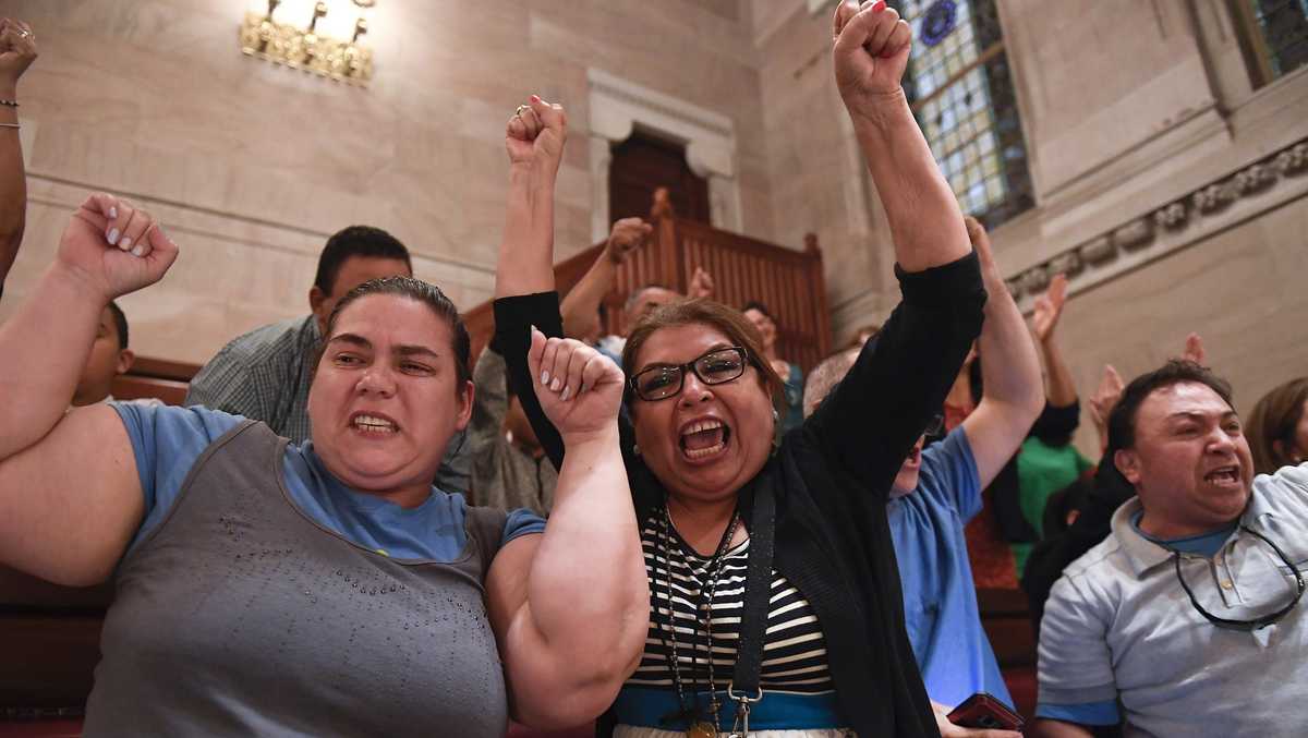 New York passes bill to allow driver's licenses for undocumented immigrants