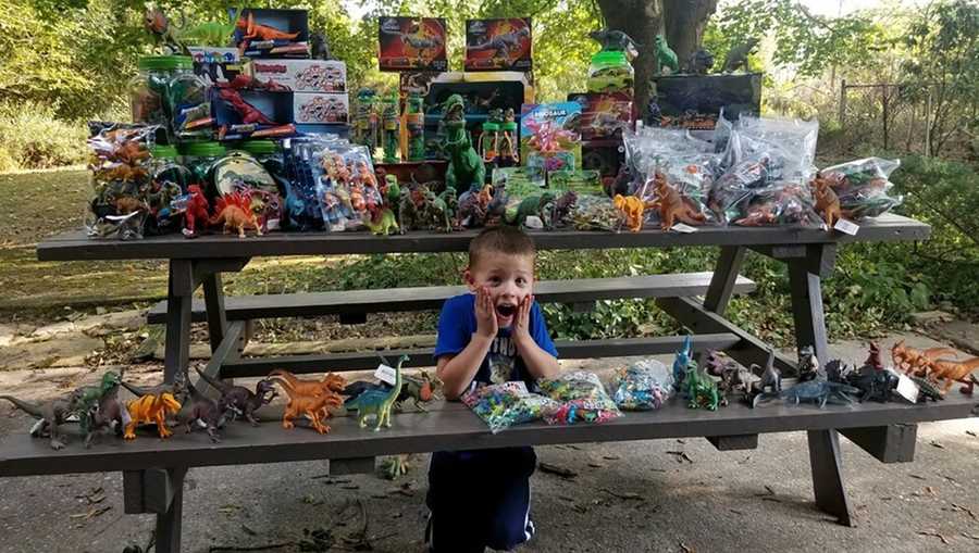 A 5-year-old cancer survivor donates 3,000 toys to the children's hospital where he was treated.