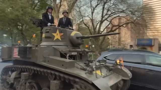 WATCH: Teens swap out limo and ride in WWII tank to prom - Vimarsana News