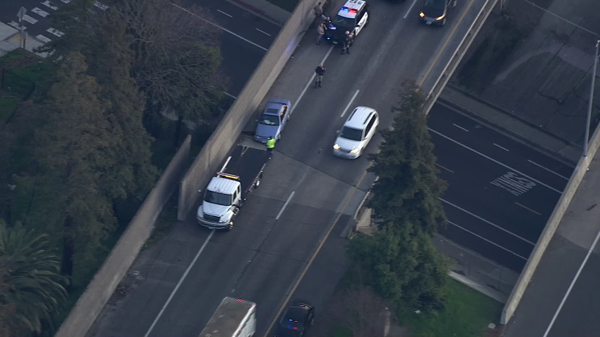 CHASE IN SACRAMENTO: 2 at large after leading officers on chase, crashing