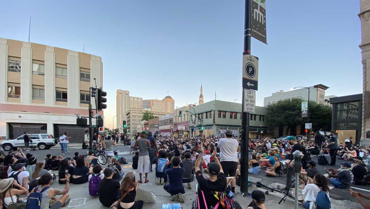 Hundreds hold silent demonstrations in Sacramento during Floyd