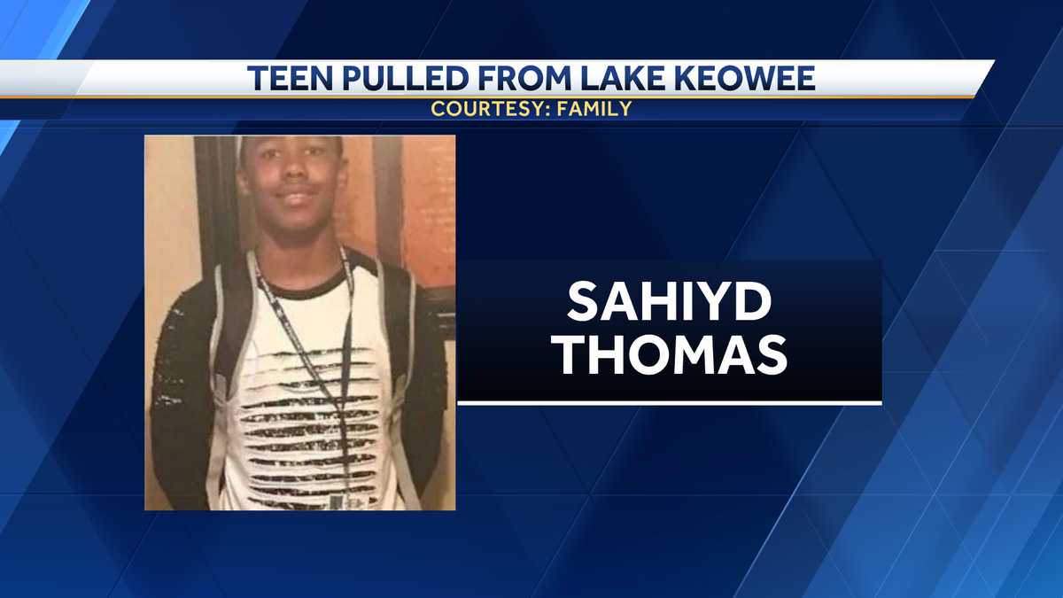 15yearold pulled from Lake Keowee dies at hospital