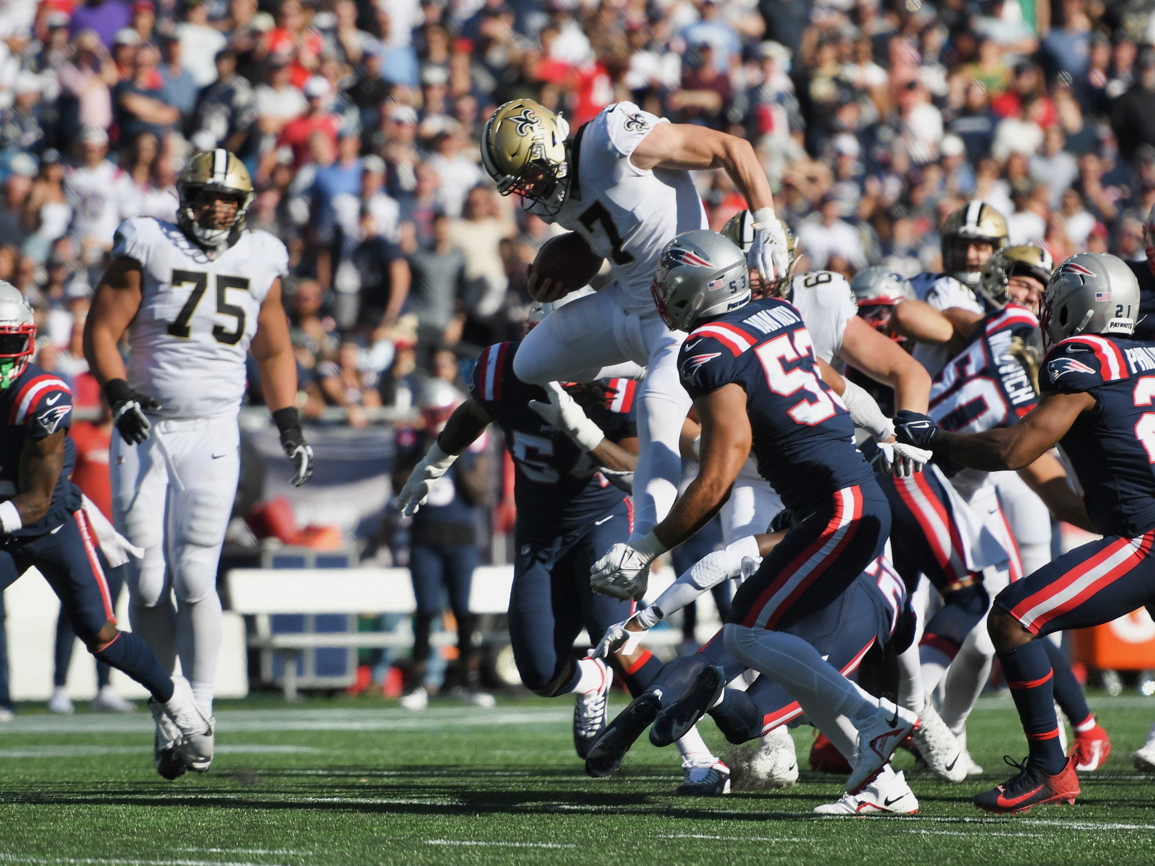 PHOTO GALLERY: Saints beat Patriots 28-13