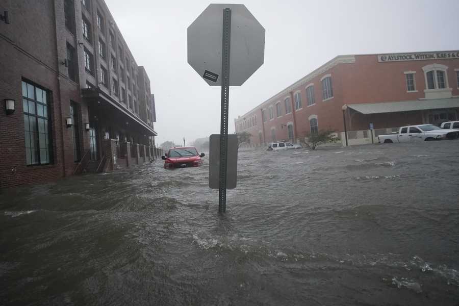 Photos Hurricane Sally Moves Inland After Gulf Coast Landfall