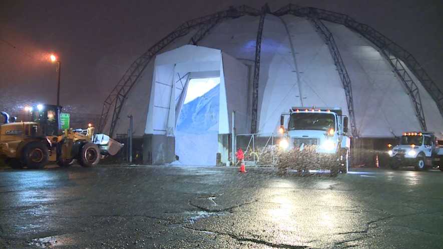 Cincinnati road crews prepare for morning commute during first snow of ...