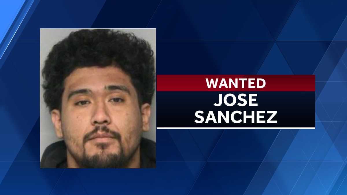 North Carolina man wanted for stabbing in Waffle House parking lot in Asheboro