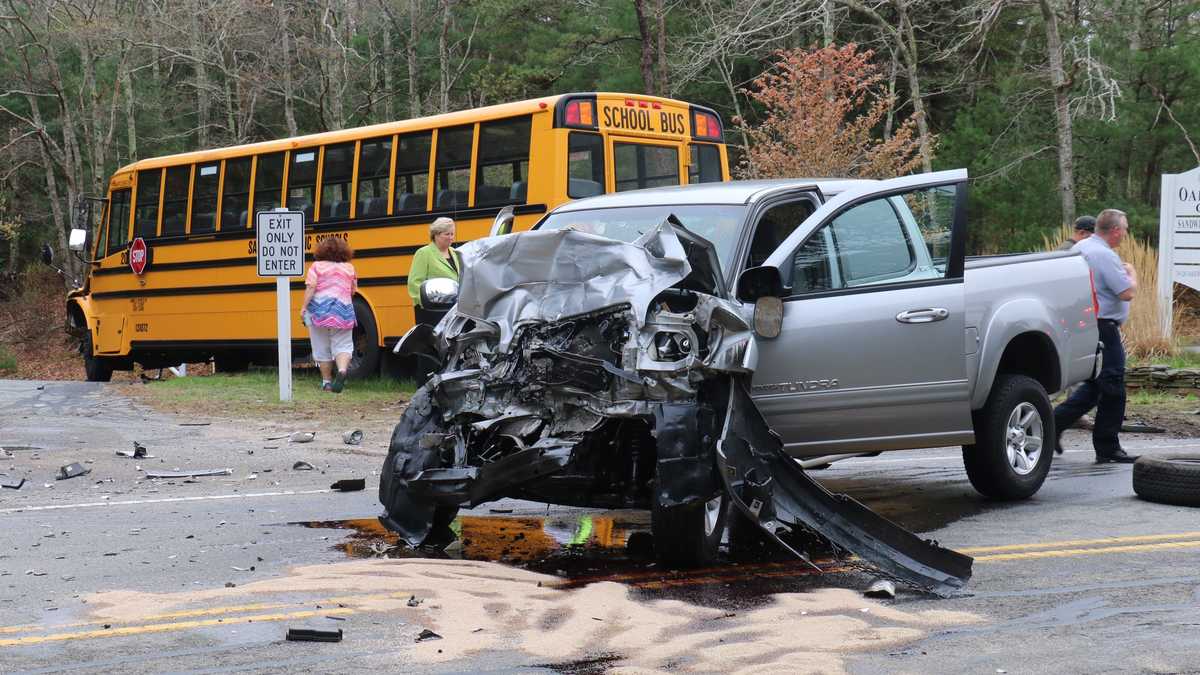 2 Hurt In School Bus, Truck Crash