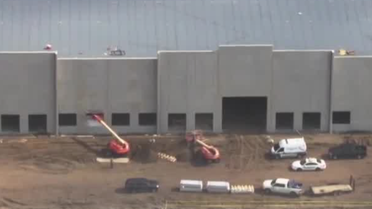 Sanford construction worker dies after falling from scissor lift